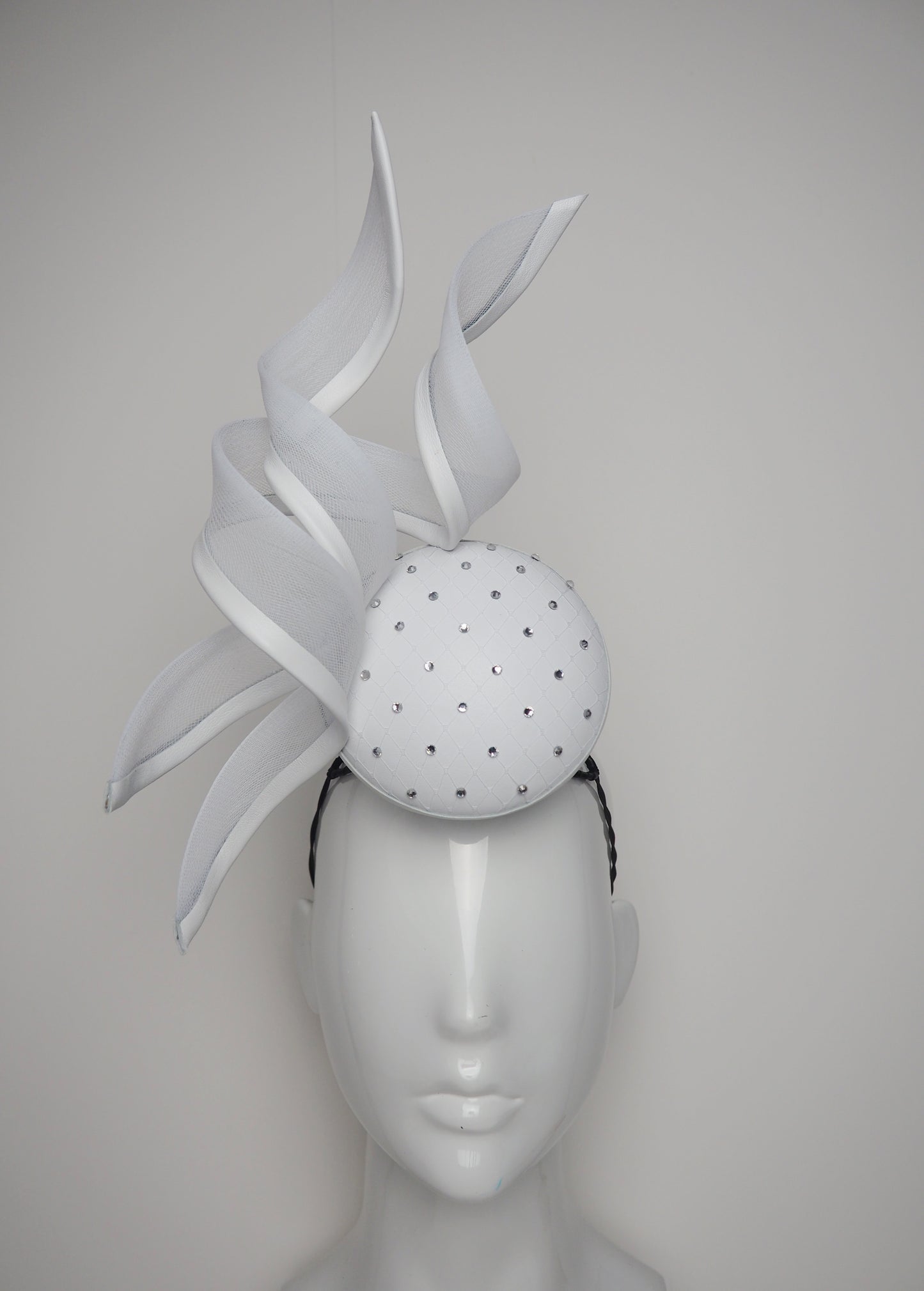 Petite crystal - White leather percher with crystals and crinoline swirls
