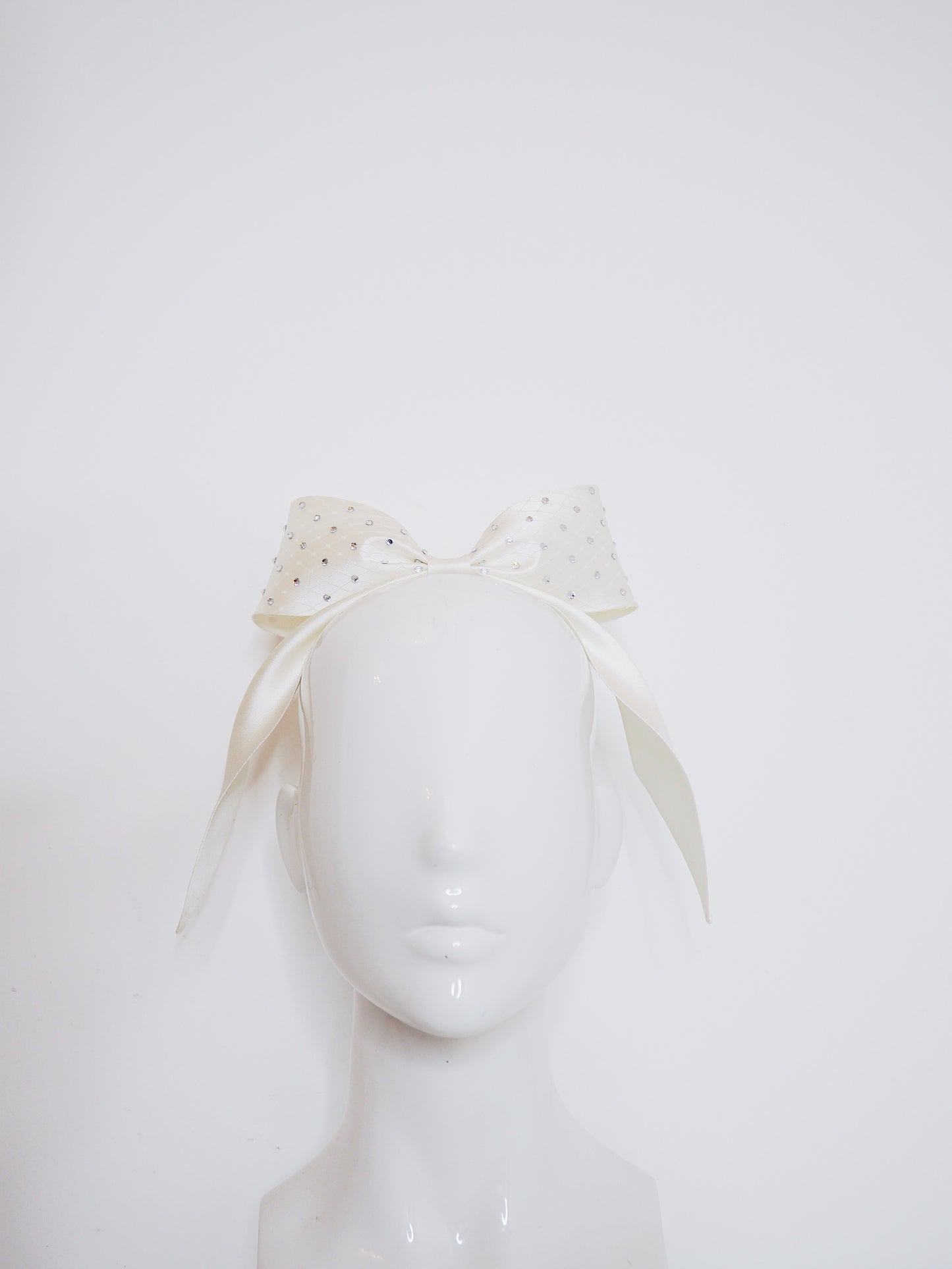 Hannah - Shantung silk bow with veil an crystal detial - off white
